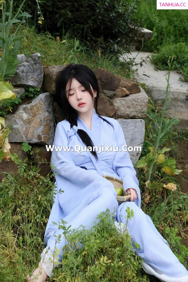   [XiuRen]高清写真图 2024.04.12 No.8386 小薯条nienie 美臀性感第13张图片